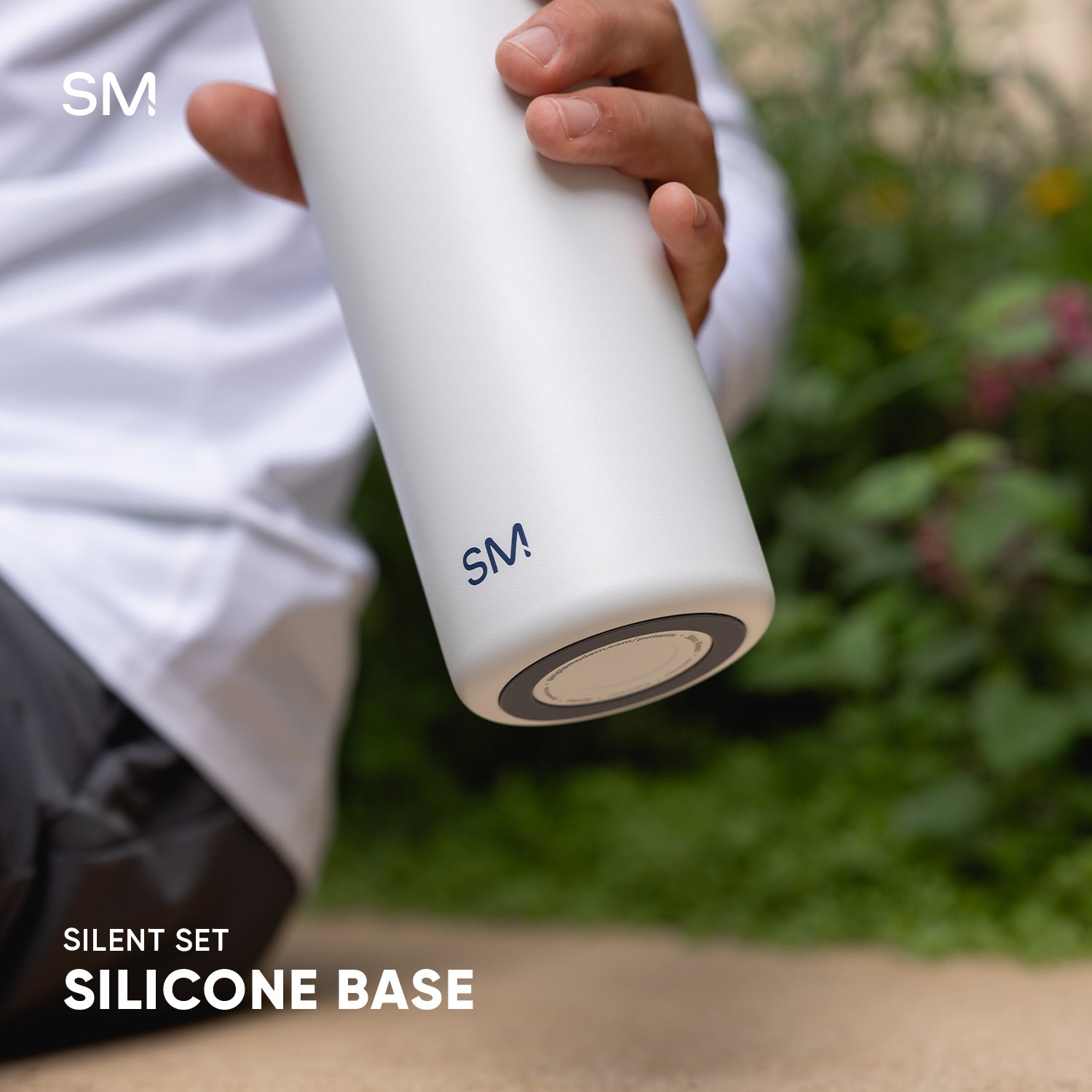 Mesa-Sport Silent Set with silicone base featuring white drinkware held in hand, showcasing the quiet, non-slip silicone foundation of the product.