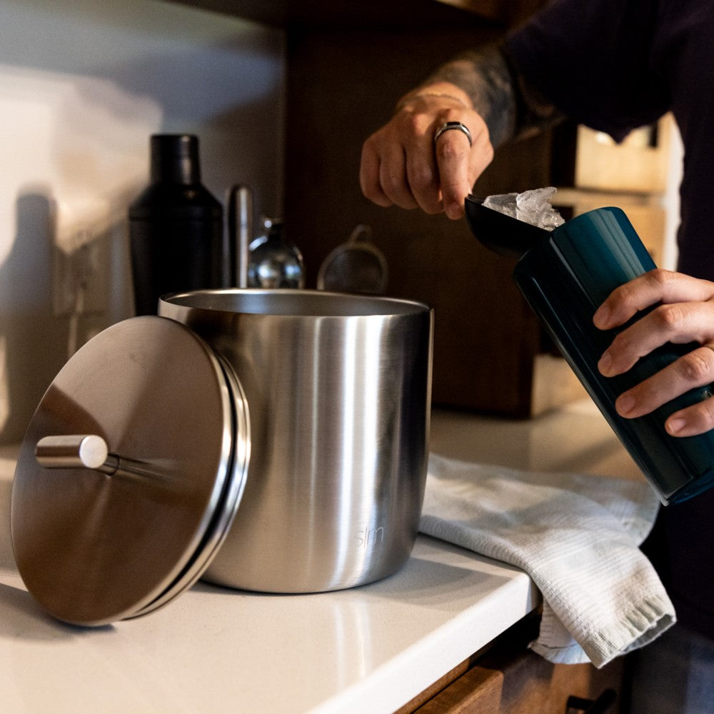 Cocktail Shaker with Jigger - 20 oz | Cobbler Style Shaker